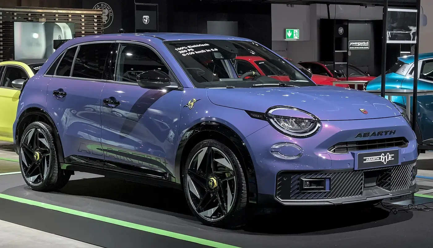 Abarth 600e, coche eléctrico, visto por fuera