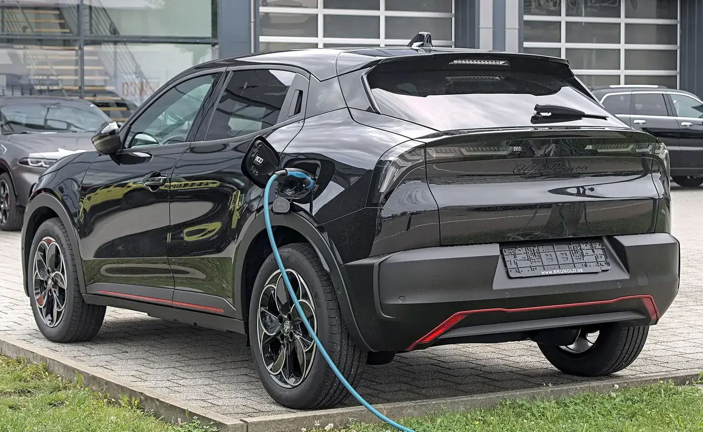 Alfa Romeo Junior, coche eléctrico, visto por fuera