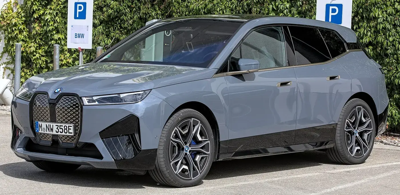 BMW iX, auto eléctrico, visto por fuera
