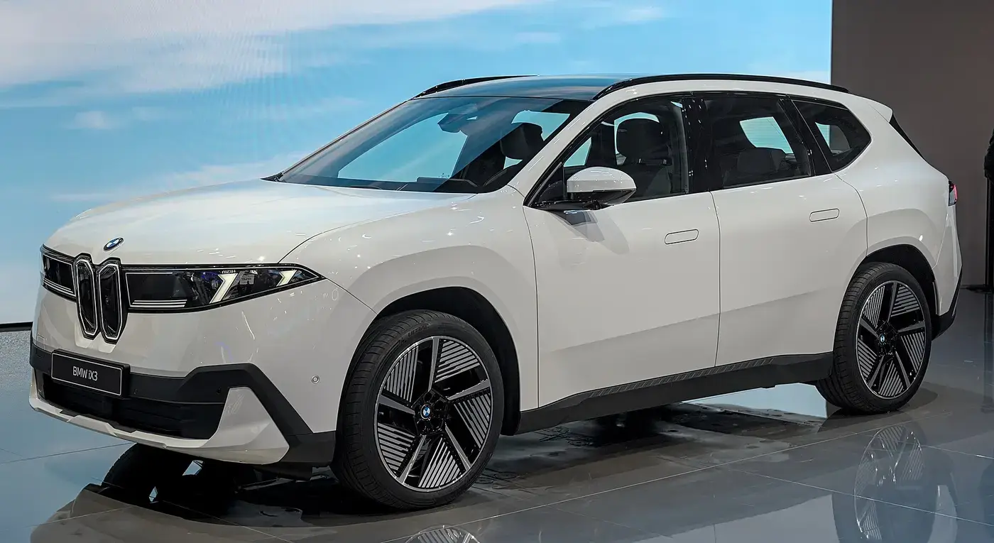 BMW iX3, auto eléctrico, visto por fuera