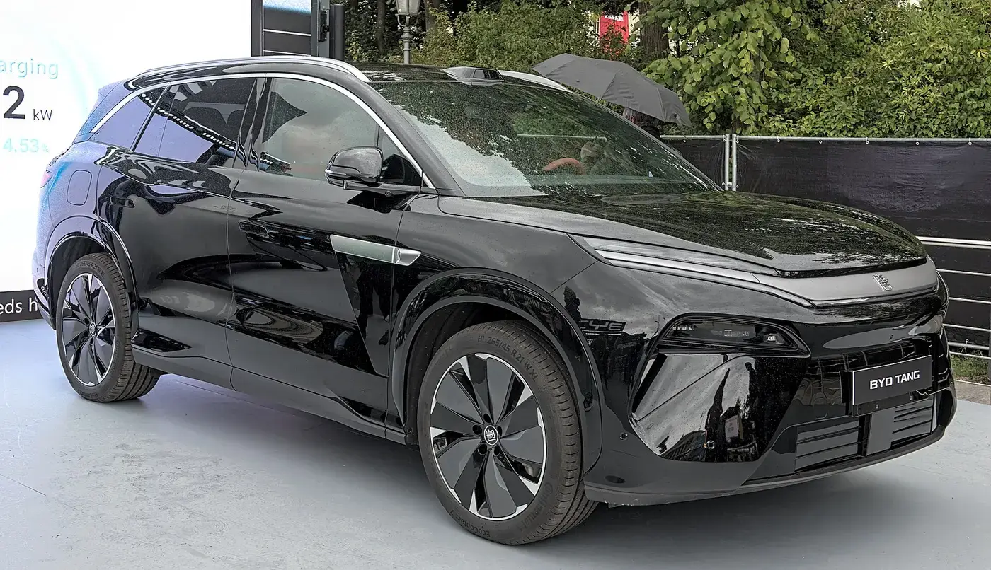 BYD Tang, auto eléctrico, visto por fuera