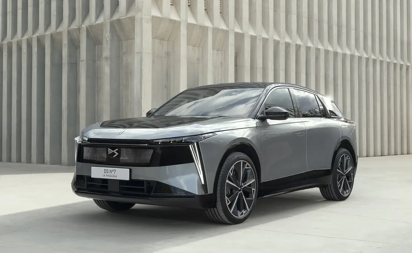 DS N°7, coche eléctrico, visto por fuera