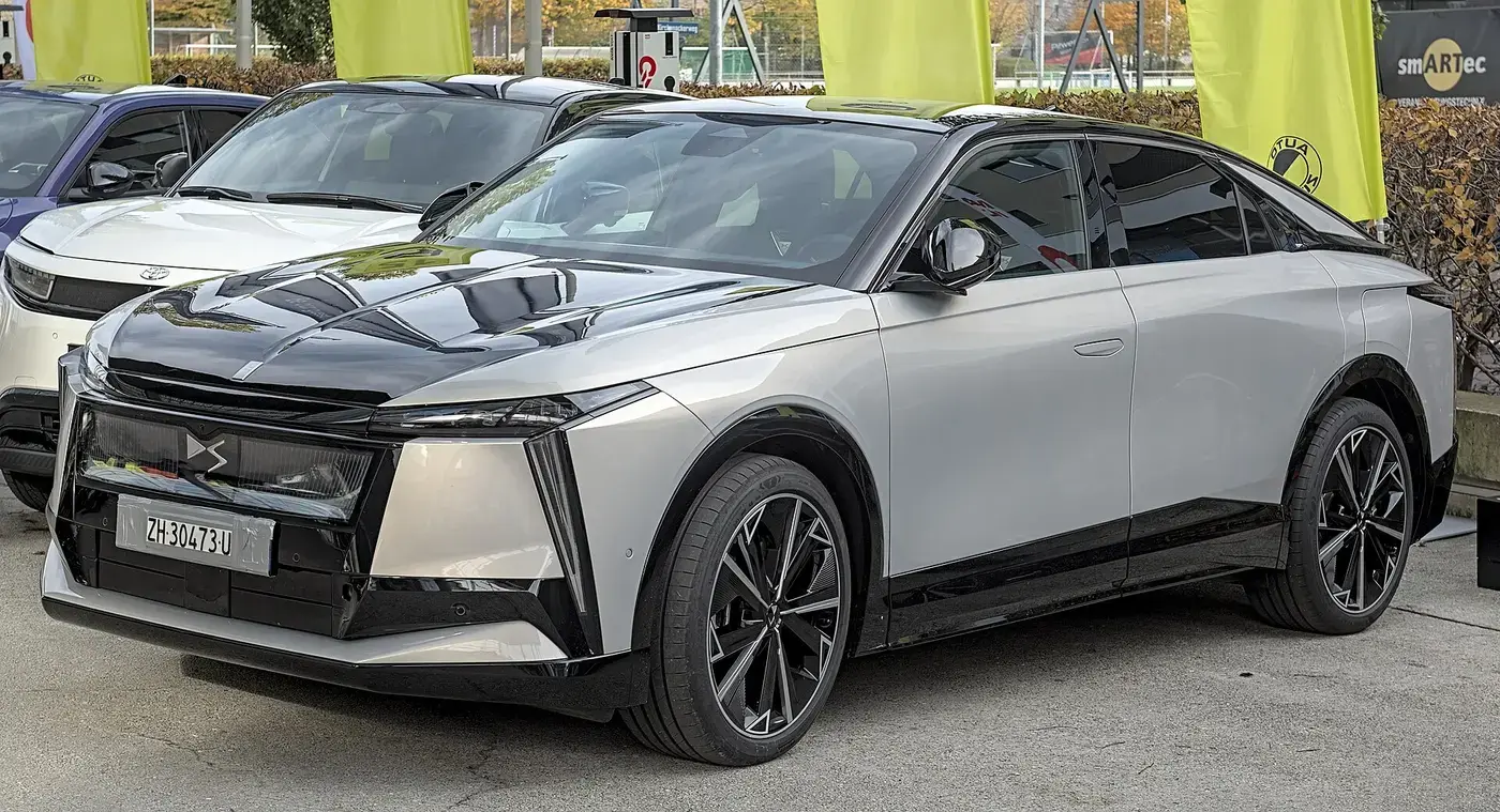 DS N°8, coche eléctrico, visto por fuera