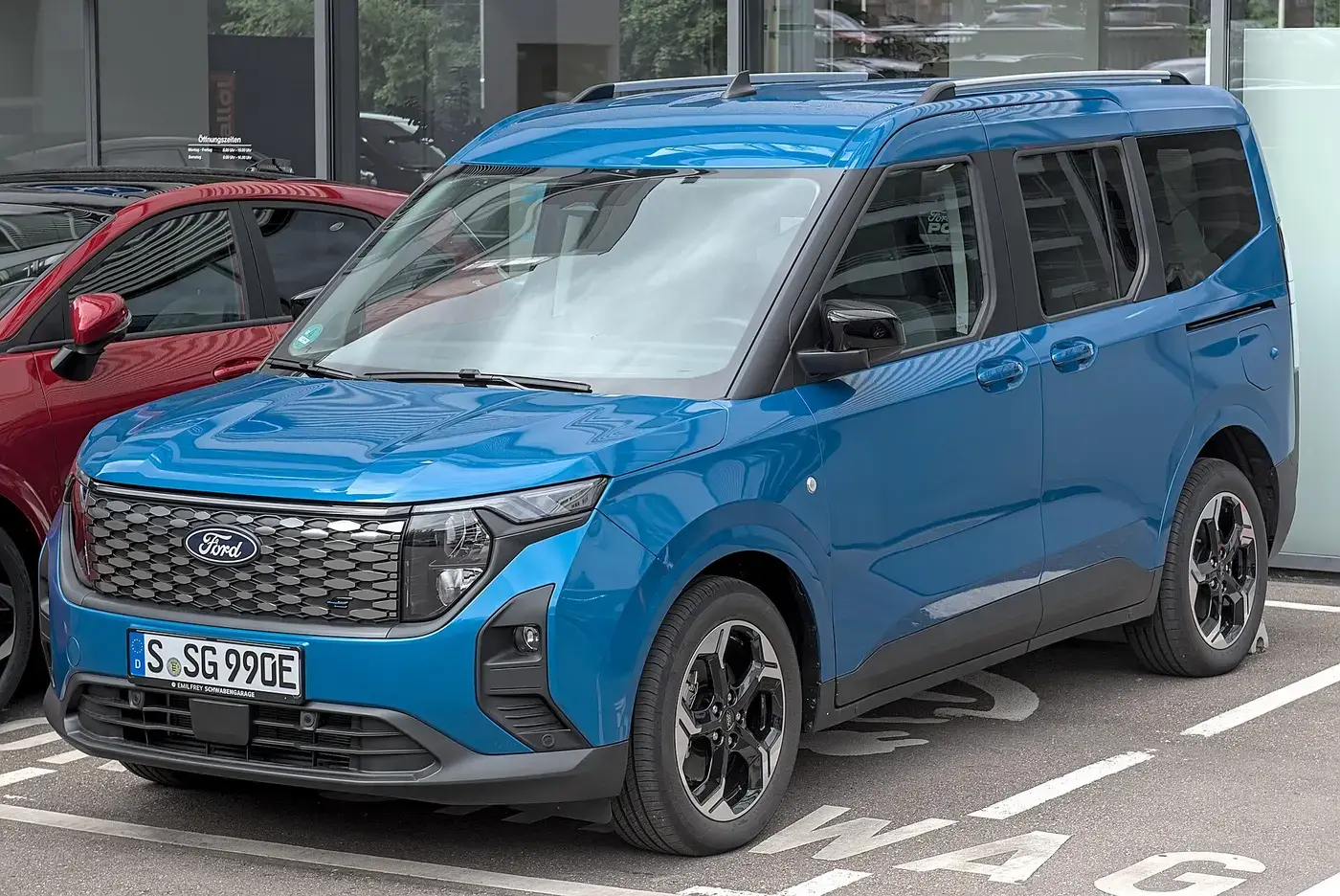 Ford E-Tourneo Courier, coche eléctrico, visto por fuera