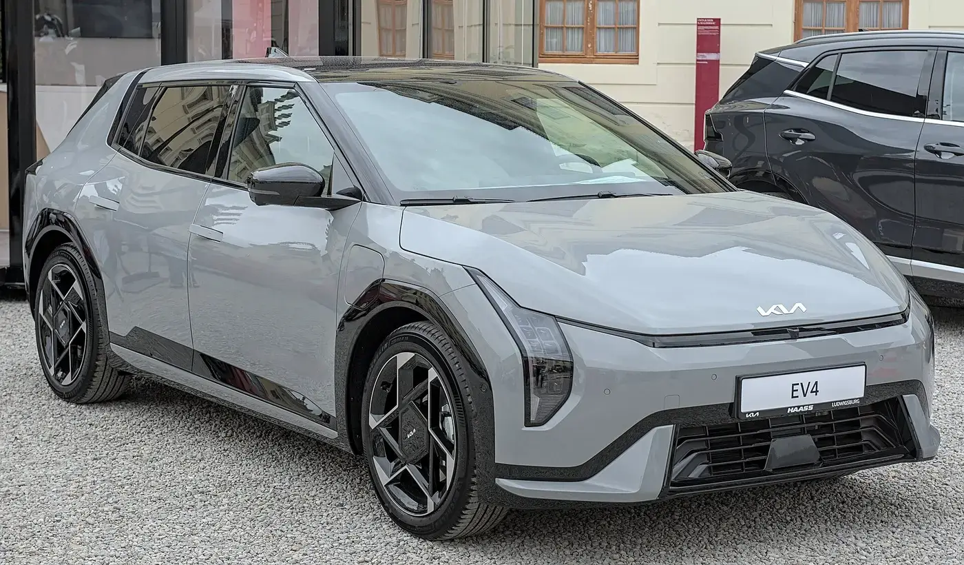 Kia EV4, coche eléctrico, visto por fuera