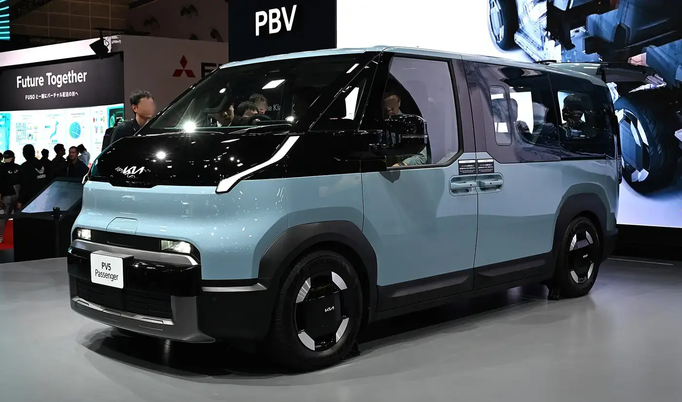 Kia PV5 Passenger, coche eléctrico, visto por fuera