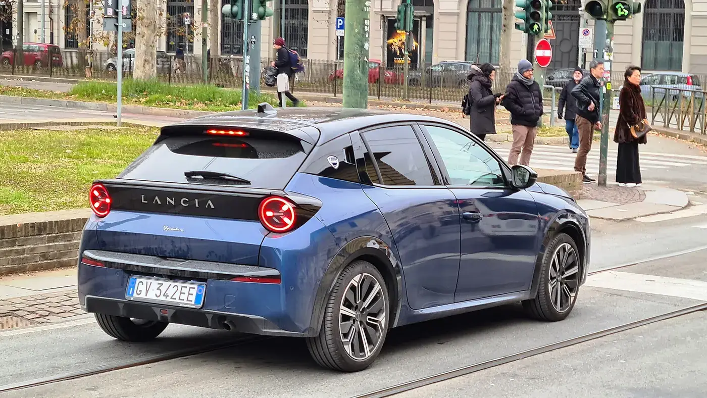 Lancia Ypsilon, coche eléctrico, visto por fuera