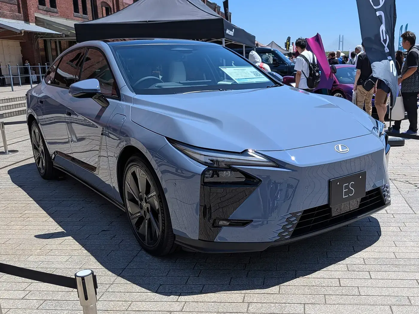 Lexus ES, coche eléctrico, visto por fuera
