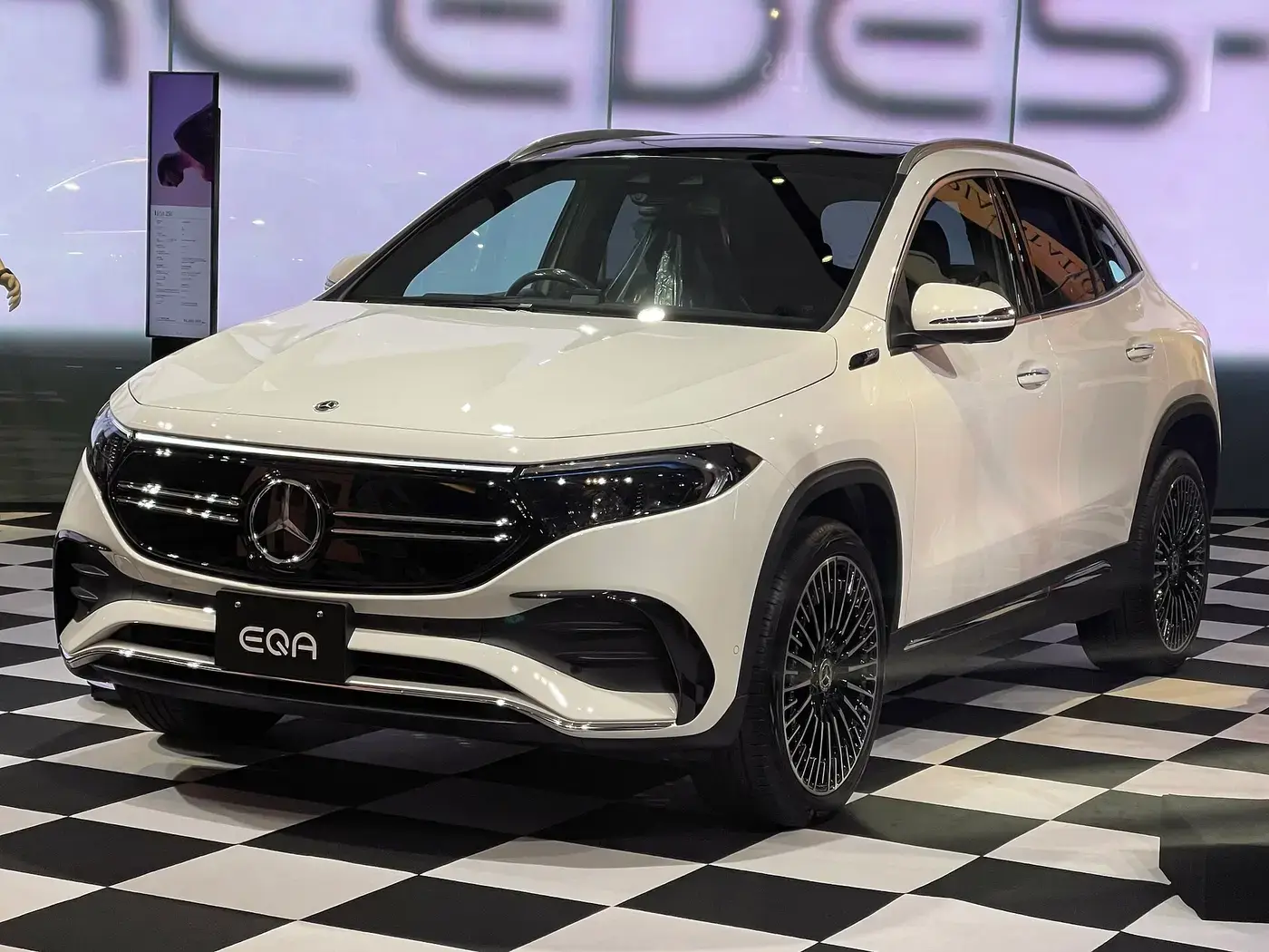 Mercedes-Benz EQA, auto eléctrico, visto por fuera