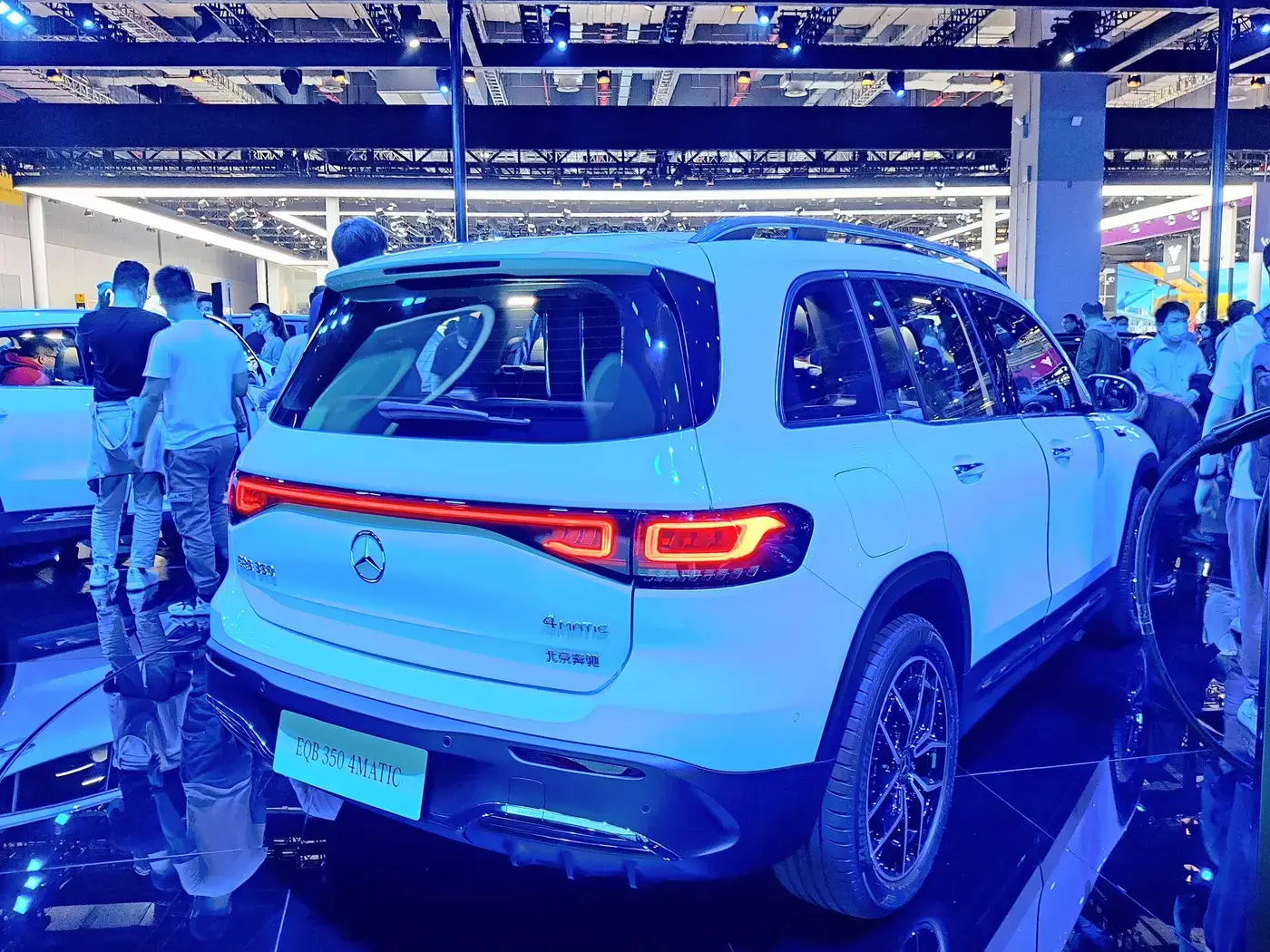 Mercedes-Benz EQB, auto eléctrico, visto por fuera