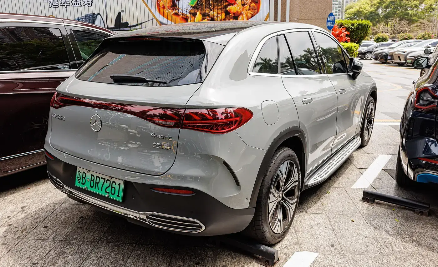 Mercedes-Benz EQE SUV, auto eléctrico, visto por fuera
