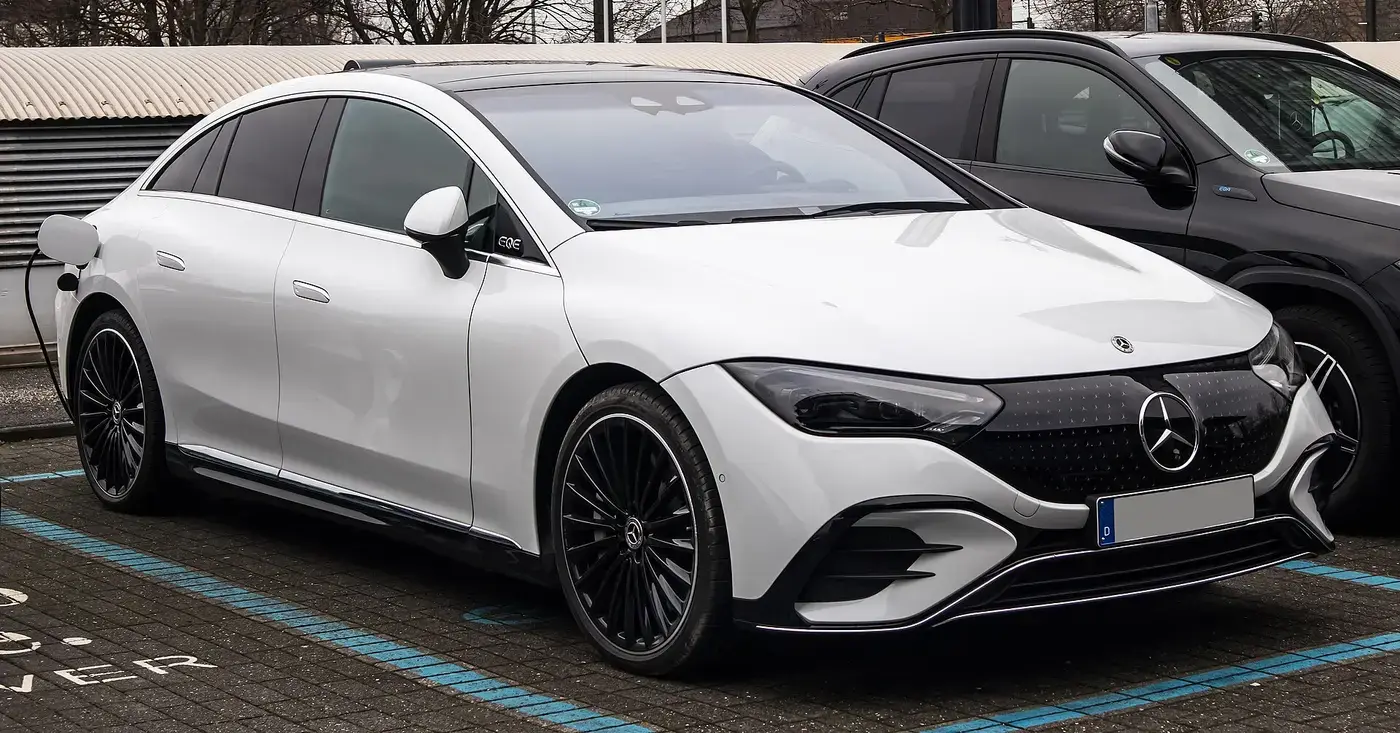 Mercedes-Benz EQE, auto eléctrico, visto por fuera