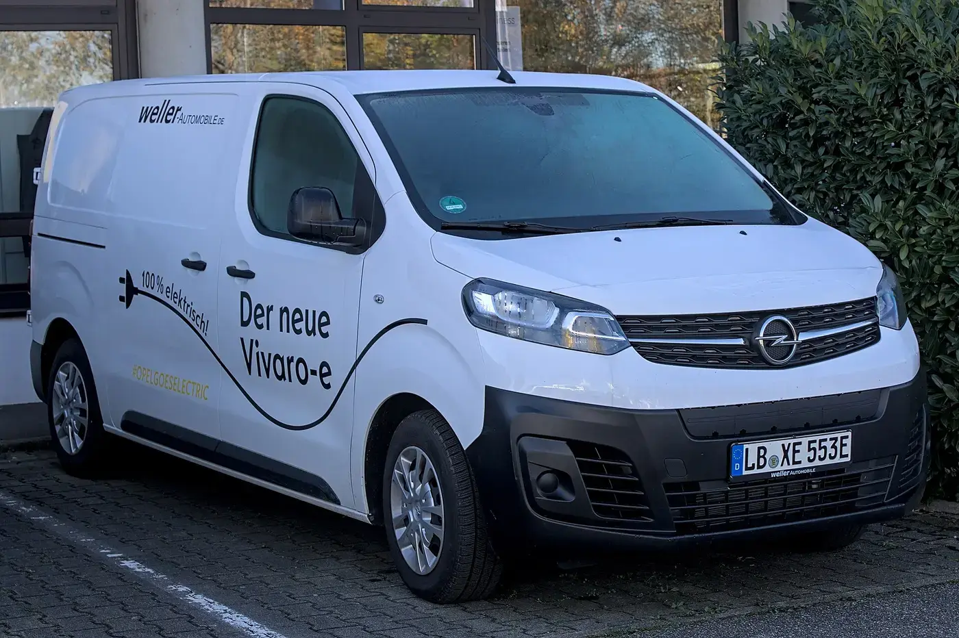 Opel Vivaro Electric Combi, coche eléctrico, visto por fuera