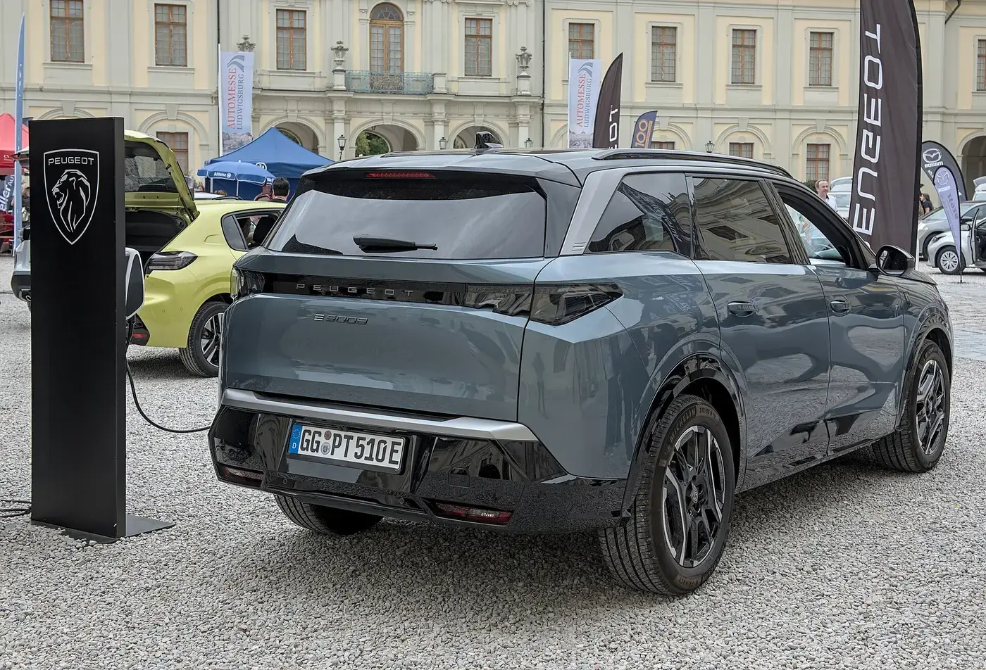 Peugeot E-5008, coche eléctrico, visto por fuera