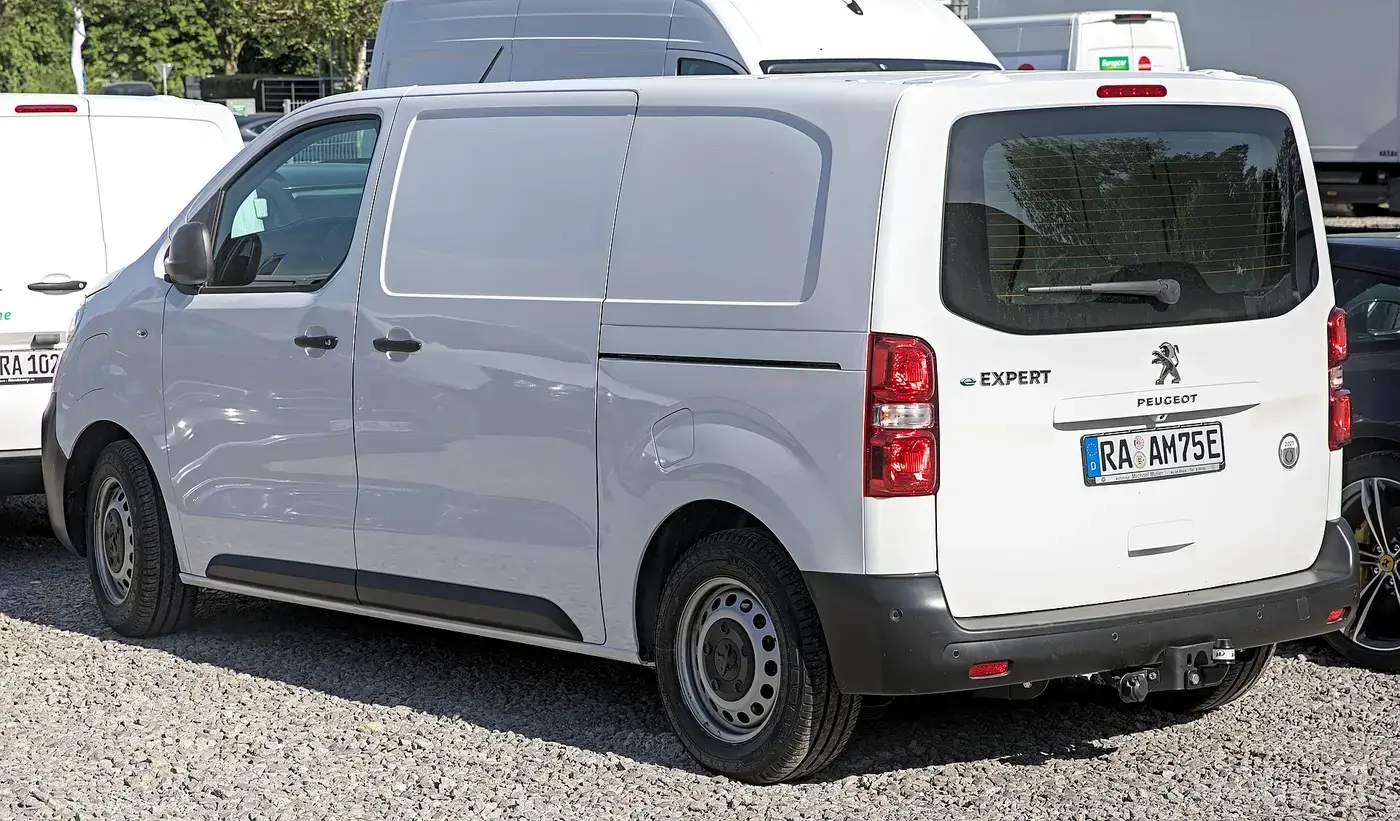 Peugeot E-Expert Combi, coche eléctrico, visto por fuera