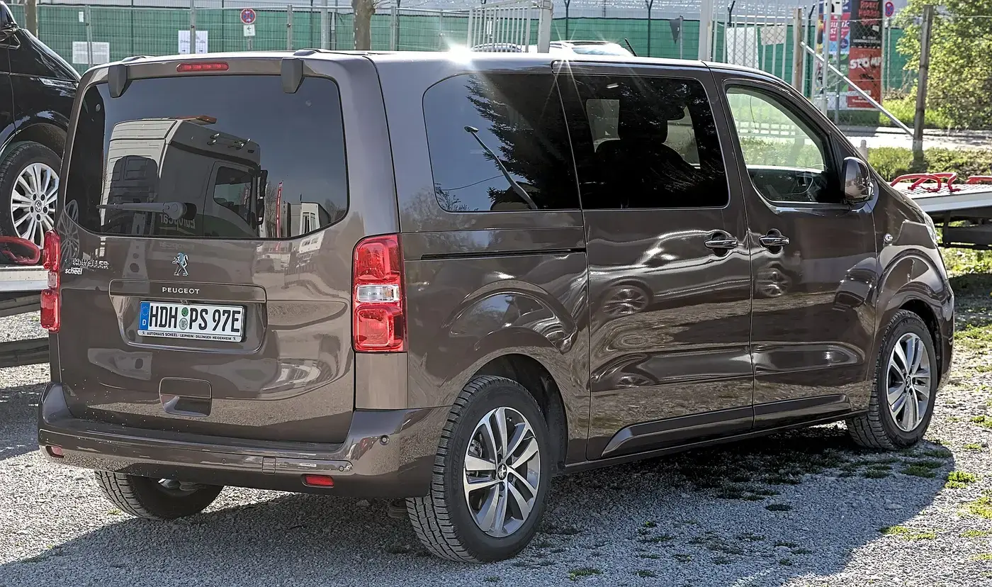 Peugeot E-Traveller, coche eléctrico, visto por fuera