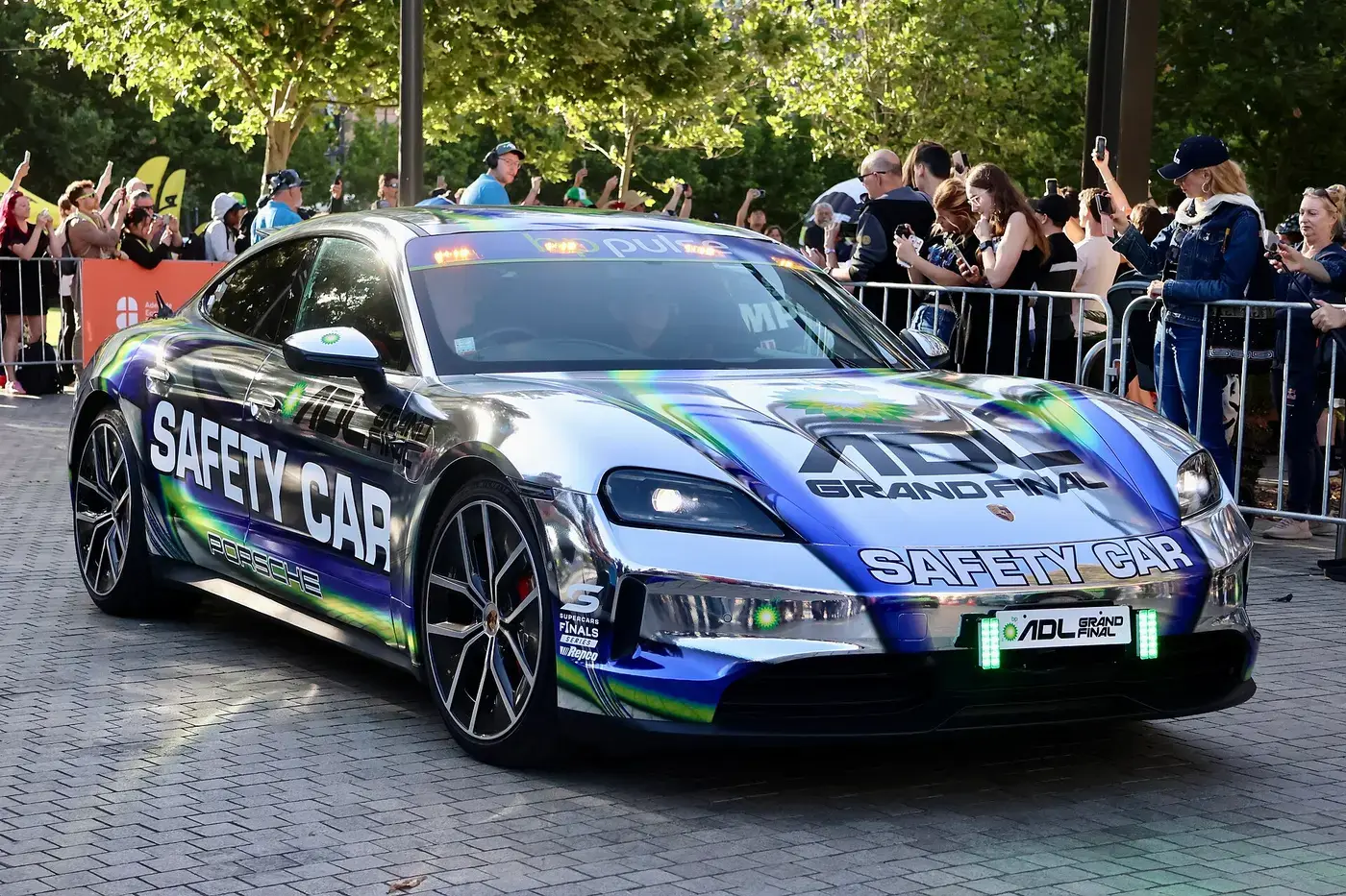 Porsche Taycan, auto eléctrico, visto por fuera