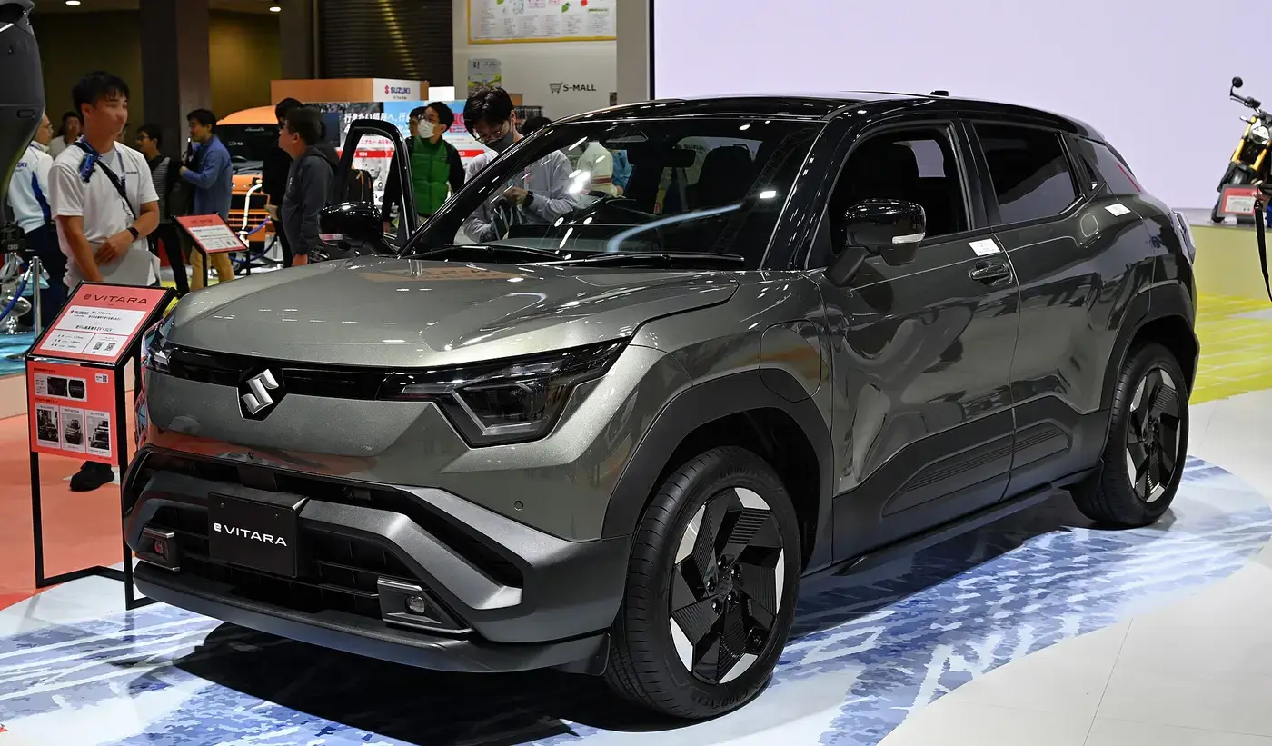 Suzuki e Vitara, coche eléctrico, visto por fuera