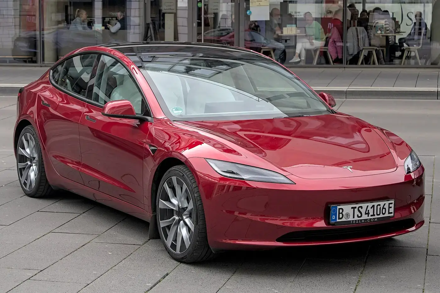 Tesla Model 3, auto eléctrico, visto por fuera