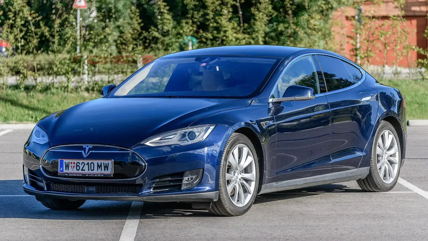 Tesla Model S, coche eléctrico, visto por fuera