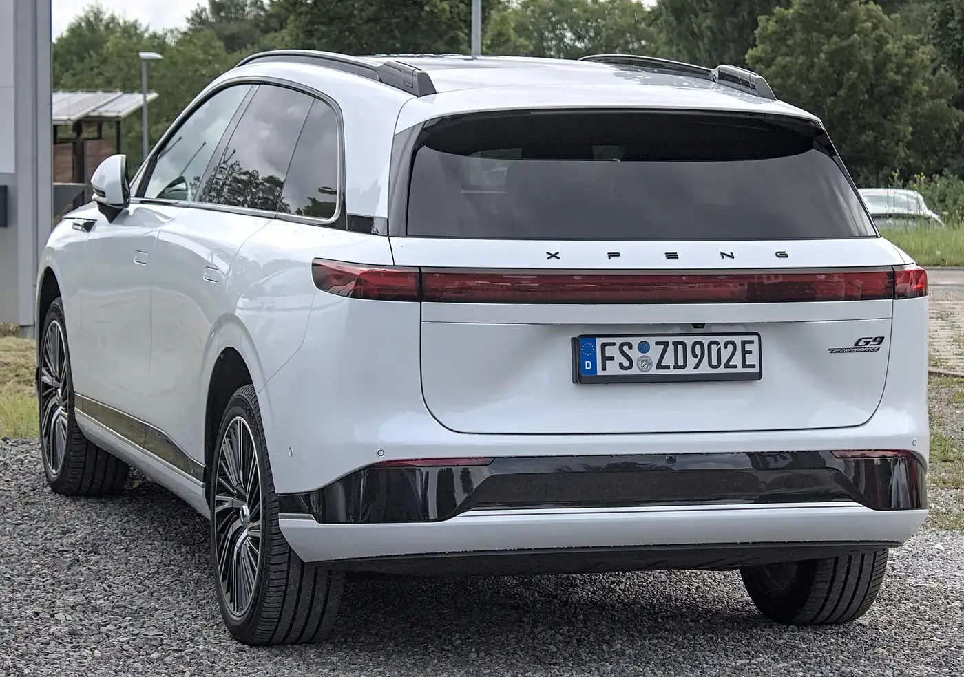 Xpeng G9, coche eléctrico, visto por fuera